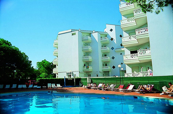 Lignano Riviera appartamento in residence con piscina a 200 m. dal mare per 4 persone